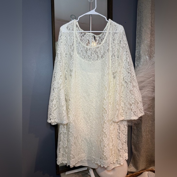 Elegant Lace Cream Dress - Picture 8 of 9